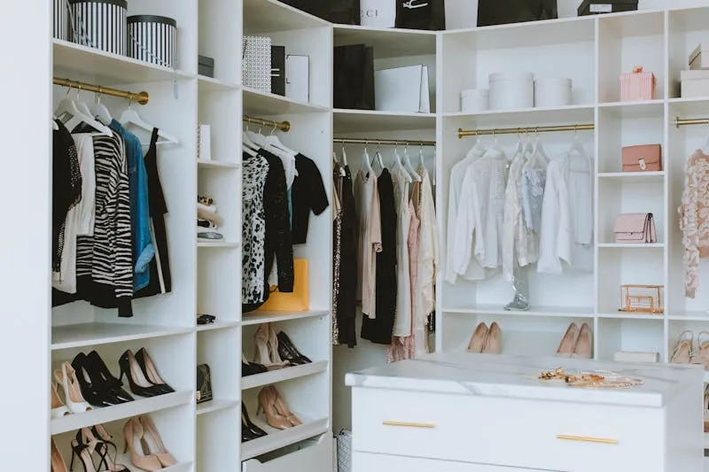 Capsule Wardrobe: The Complete Guide to a Minimalist Yet Stylish Closet