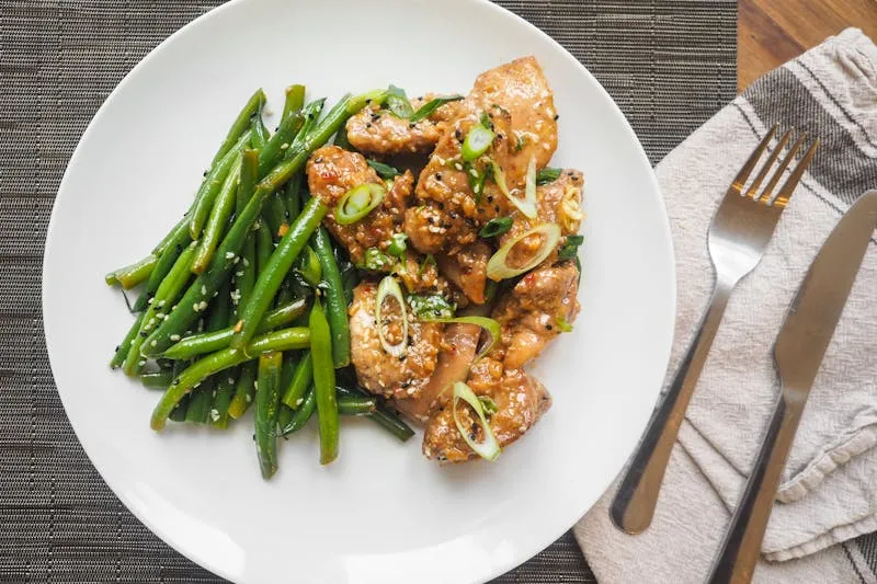 Steaming stir-fried vegetables in a wok