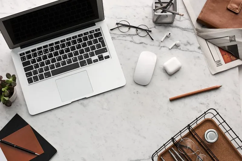 Laptop and headphones on a café table